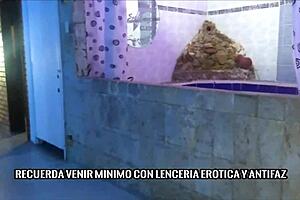 Halloween zabava postane skrivna seks pustolovščina