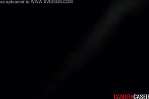 Morenas gatas dançando nuas na balada 😏