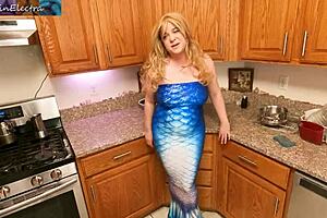 Trick or treater bangs housewife on Halloween 😈