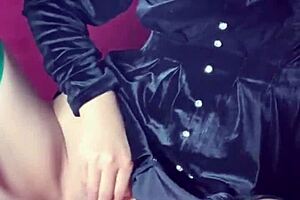 Mature woman in stockings intensely masturbates with vibrator to climax