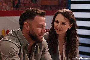 Boomer gets public handjob from genz babe