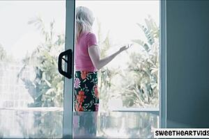 Boss Devours Young Assistant Pussy