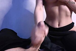 La vecina me hace tremenda paja y le me bengo en sus lindas tetas es toda una zorra