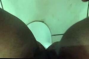 Crente Safada A Alisando A Buceta No Banheiro Da Igreja