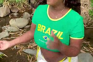 ayudo a desconocida y ella queria ir al bosque a tener sexo conmigo y casi nos descubren