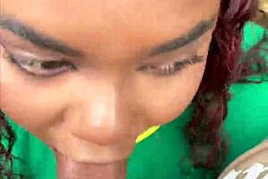 ayudo a desconocida y ella queria ir al bosque a tener sexo conmigo y casi nos descubren