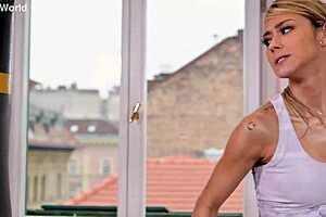 Slutty fitness chick takes dp pounding