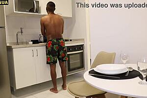 她在早晨咖啡馆爱大黑鸡巴操阴户