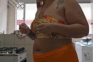 Wearing Tight Shorts to Flash Desire for Cock