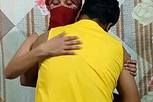 Mumbai Marathi Muslim Woman Enjoys Marathi Passion