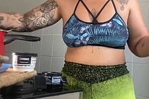 Married Woman Flashes Swollen Pussy In Online Cooking Videos