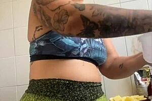 Married Woman Flashes Swollen Pussy In Online Cooking Videos