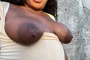 Puta Safada Masturbates Satisfyingly