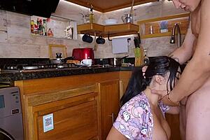 Vecino destroza coño mientras sola en casa - sara films - aleja palacio