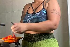 Married Woman Flashes Swollen Pussy In Online Cooking Videos