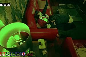 偷窥学生窥视老师后入式操弄