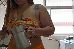 Wearing Tight Shorts to Flash Desire for Cock