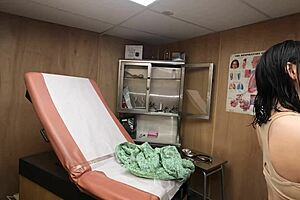 scarlett johnson consults on big tits fetish in medical setting