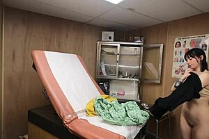 scarlett johnson consults on big tits fetish in medical setting