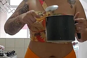 Wearing Tight Shorts to Flash Desire for Cock