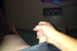 Solo girl enjoys a tasty masturbation session