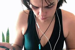 Learning German with a Curvy Brunette