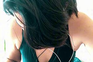 Learning German with a Curvy Brunette