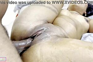 só caralho quero gozar nessa bunda gostosa