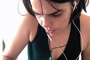 Learning German with a Curvy Brunette