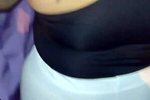 Encuentro A Una Madura Puta Con Un Culo Enorme En La Calle Usando Hilo Rojo Transluciendo Le Hago Propuestas Para Follar Y Acepta