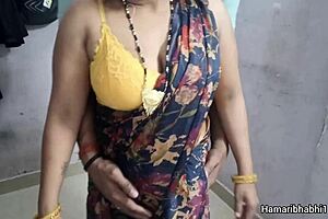 Indian desi bhabhi in steamy mms video
