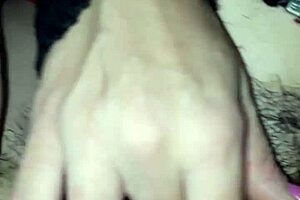 para quem gosta de uma bucetinha peluda e molhadinha