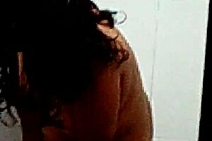 Prostituta culona tomando ducha después de la cogida que le puse