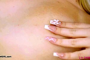 Graceful and golden blonde shows her sexy body 😍