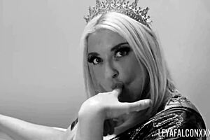 Big ass slut Leya Falcon inserts Ben into her butthole