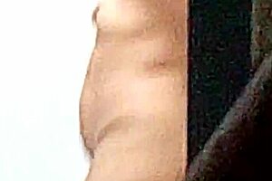 Prostituta culona tomando ducha después de la cogida que le puse