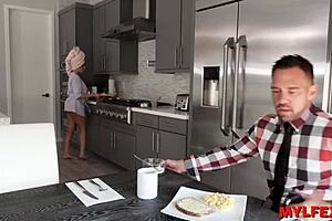 Mylfex housewife prepares sensual breakfast for tactless man.