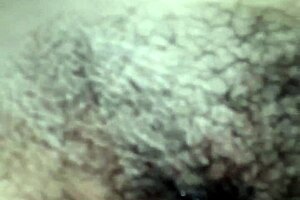 para quem gosta de uma bucetinha peluda e molhadinha