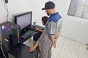 Dona De Casa Chamou Técnico E O Recebeu Só De Calcinha