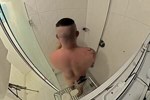 fudendo a namorada gostosa no banheiro