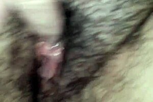 para quem gosta de uma bucetinha peluda e molhadinha