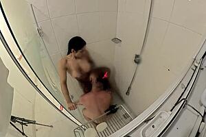 fudendo a namorada gostosa no banheiro