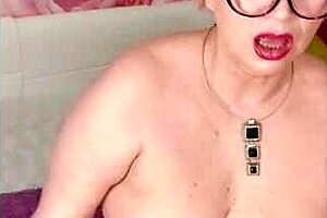 sexy chubby stepmom masturbates a very hot mature bitch