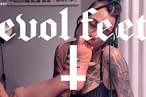 Toe Sucking Gets Intense 😏