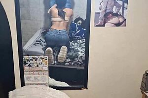 Novia dando una mamada quiere la lechita en su cara