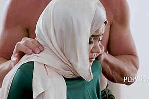 Handyman teaches hijab teen how to keep a husband 😏