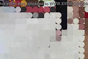 Manželka se rozhodla ukázat píču bez kalhotek venku na veřejnosti