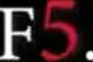 Cheerleader's leadership lesson: hot lesbian licks from squad!