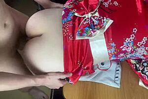 我忍不住站着在桌上操饥渴学生