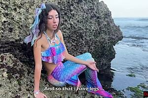 岛上遇美人鱼给她腿海滩浪荡😊